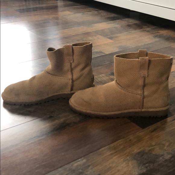 UGG classic unlined mini perf boot - Picture 4 of 4